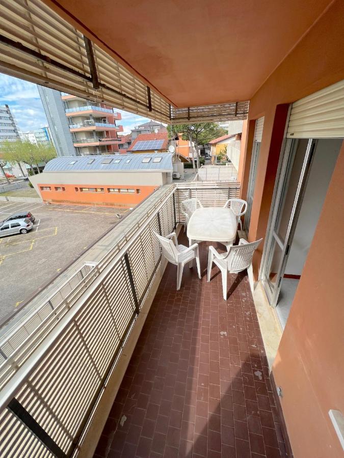 Condominio Casamare Lignano Sabbiadoro Bagian luar foto