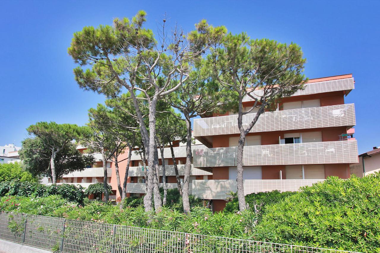 Condominio Casamare Lignano Sabbiadoro Bagian luar foto