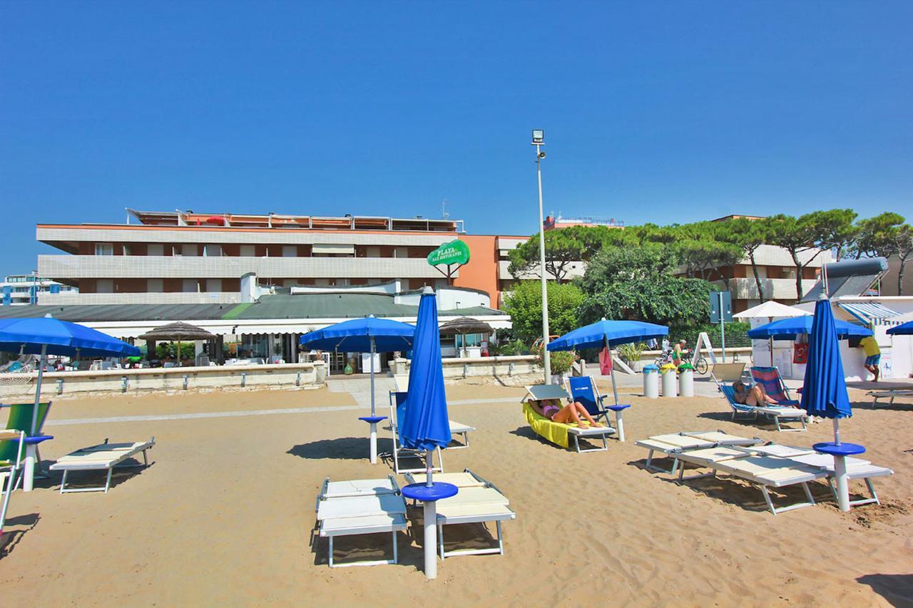 Condominio Casamare Lignano Sabbiadoro Bagian luar foto